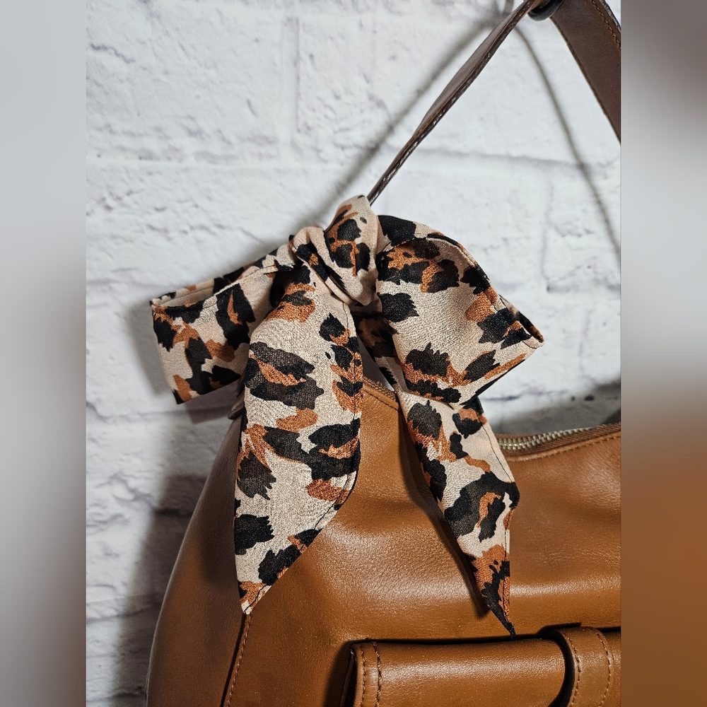 Stylish Tan Bow Accent Women's Bag In Animal Print - Picture 3 of 5
